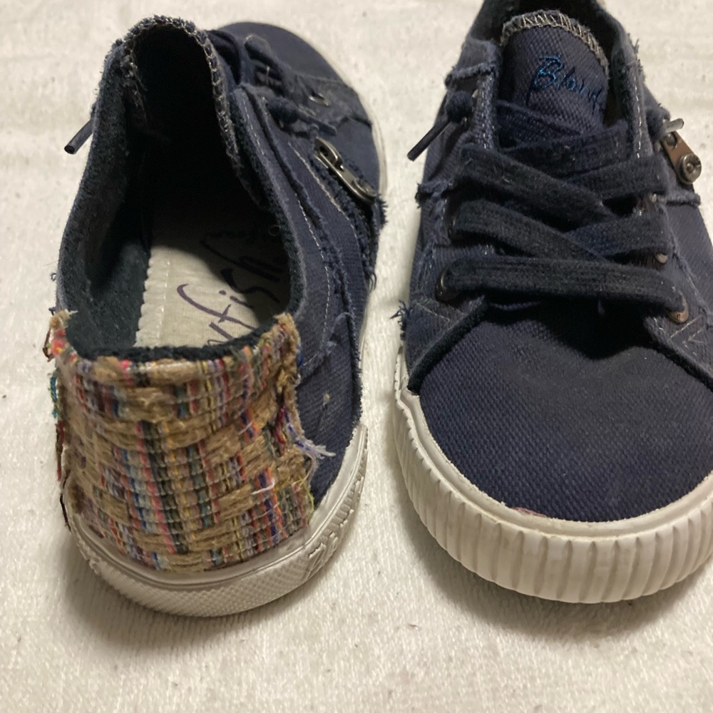 Navy Blowfish sneakers - Picture 2 of 4